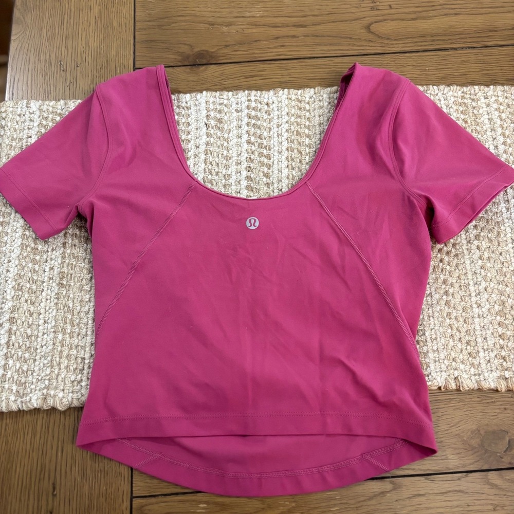 Lululemon Align Cropped T-Shirt Top Raspberry Pink Short Sleeve Size‎ 6 Gym tee
